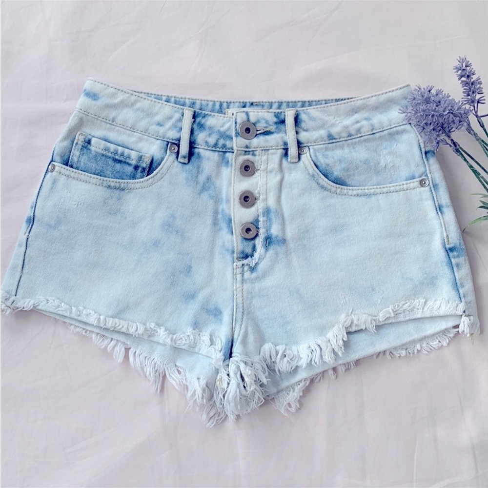 Bullhead denim co. High rise Jean short, size 5, white, blue, booty short